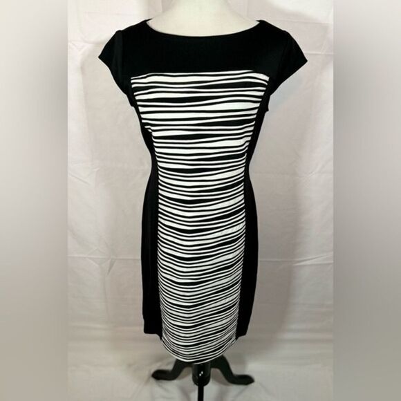 Roz & Ali Slimming Black and white striped cap sleeve knee length bodycon dress - Picture 3 of 10